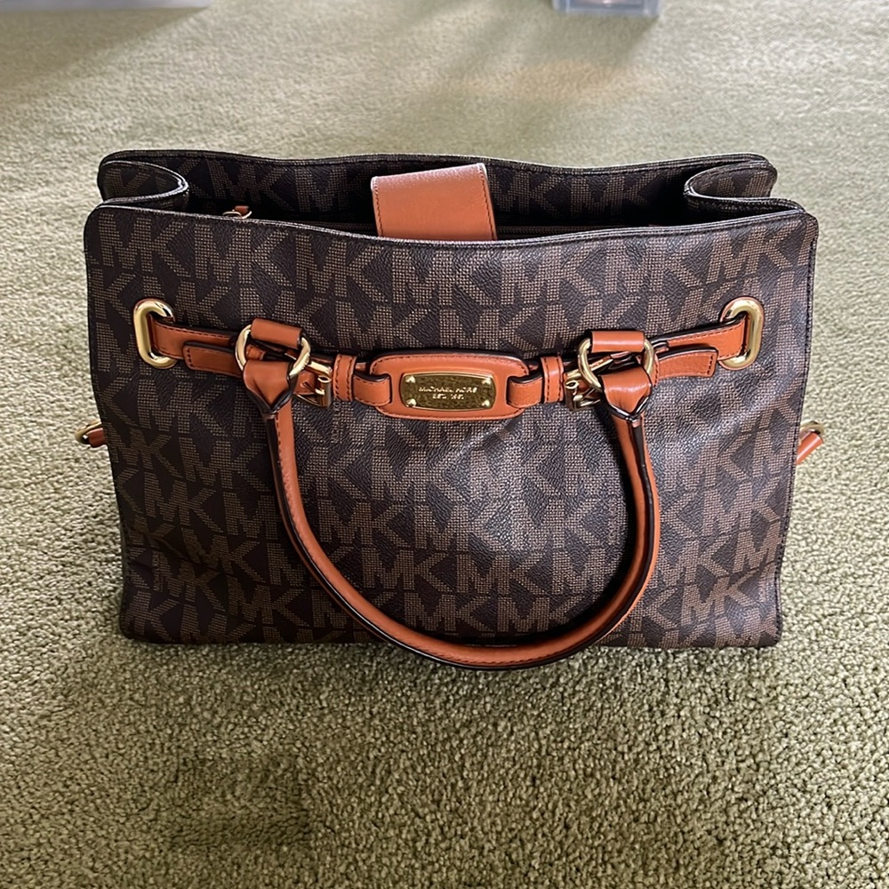 MICHAEL KORS Spotless beautiful bag - WILL ACCEPT REASONABLE OFFER 😊